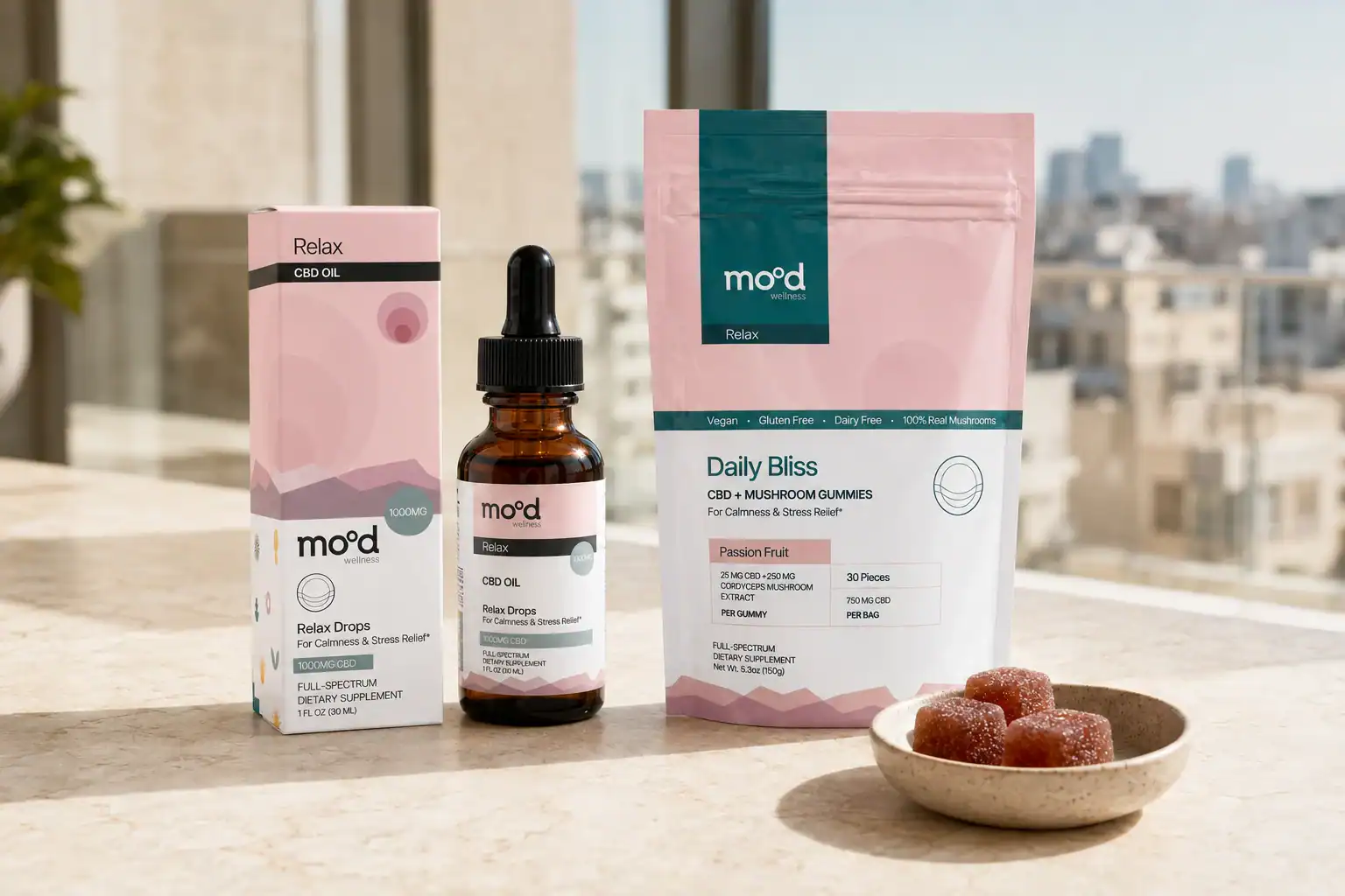 שמן CBD וסוכריות CBD על שולחן ישראלי